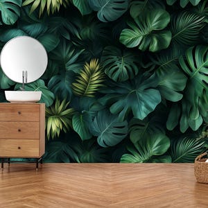 Tropische Blatttapete | Üppiges Grünes Dschungel Wandbild | Moderne botanische Dekoration | Monstera & Palmenblätter Wallpaper |
