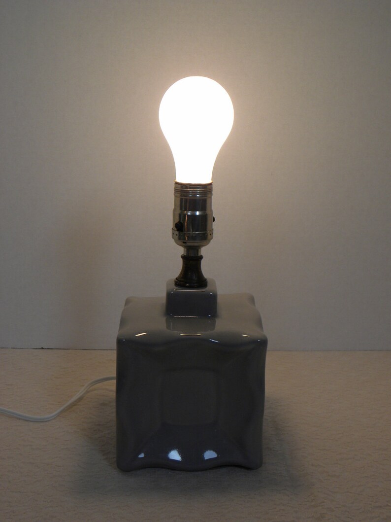 Square Box Style Excellent working condition Vintage Mod Small Grey Ceramic Lamp