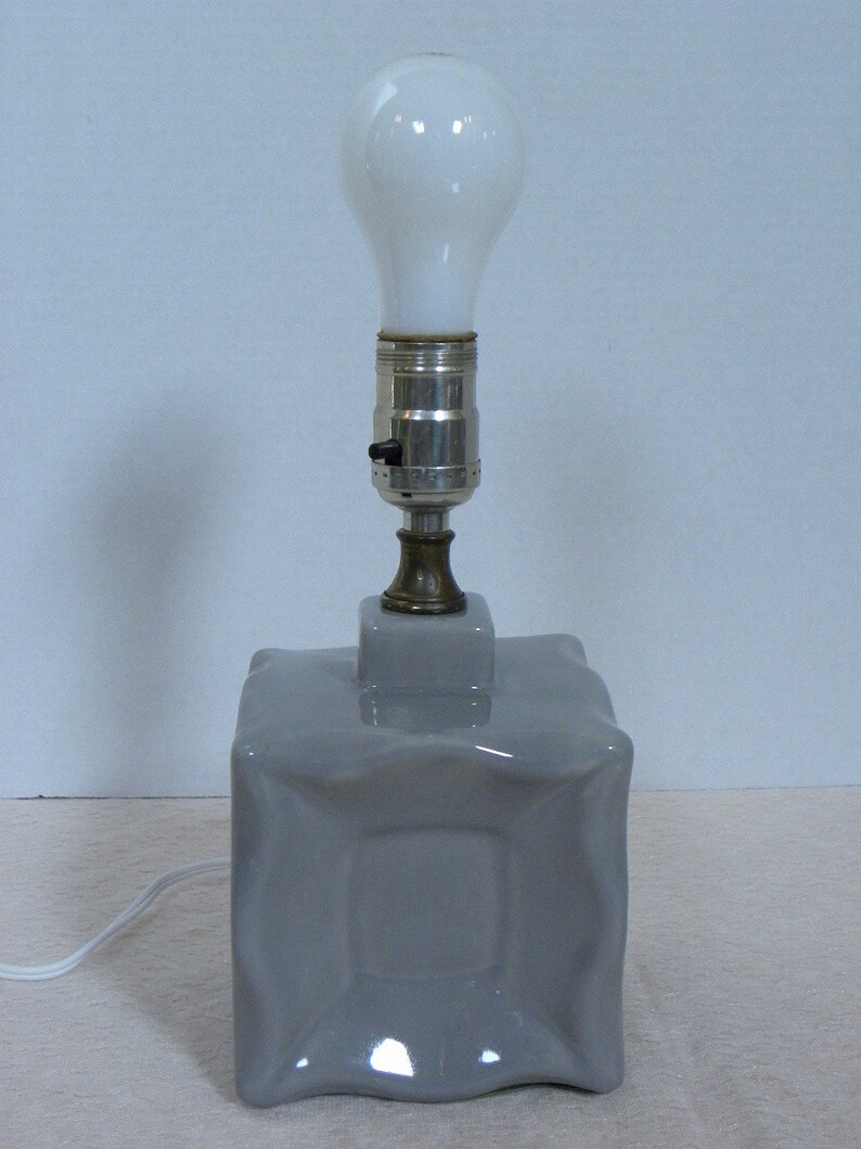 Square Box Style Excellent working condition Vintage Mod Small Grey Ceramic Lamp