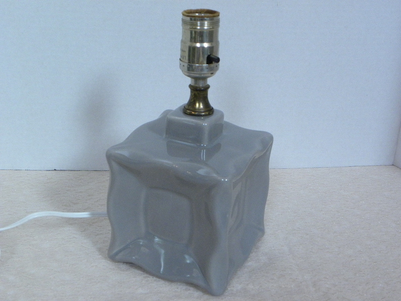 Square Box Style Excellent working condition Vintage Mod Small Grey Ceramic Lamp