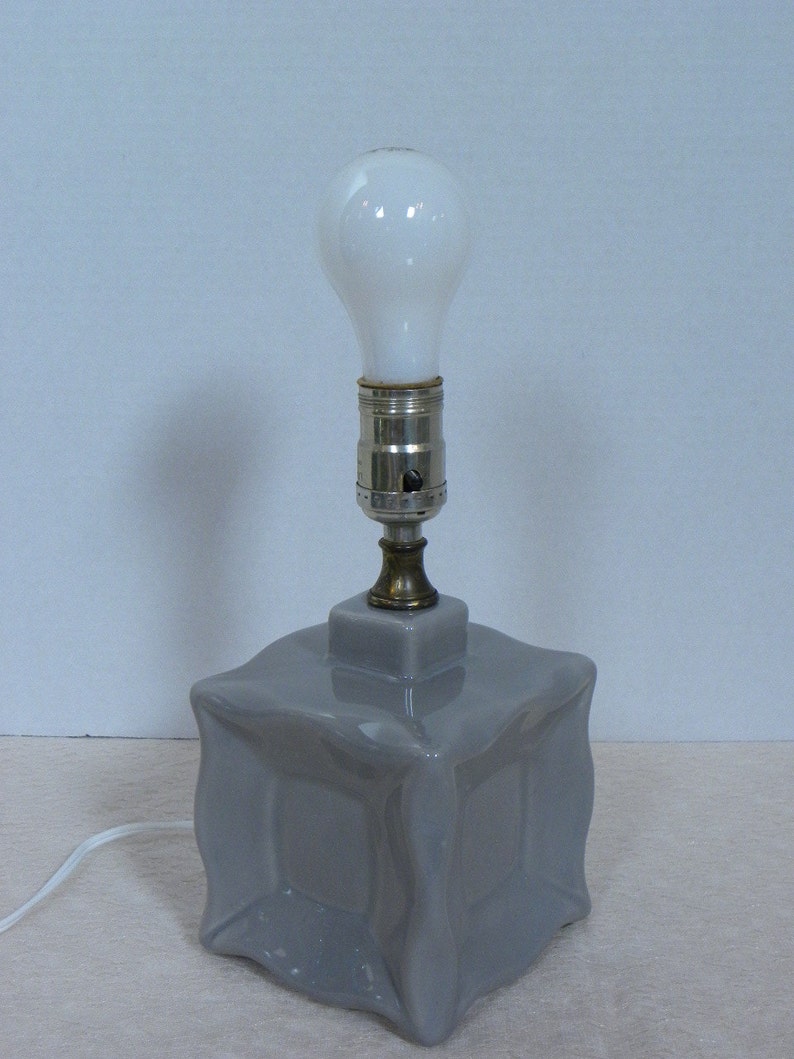 Square Box Style Excellent working condition Vintage Mod Small Grey Ceramic Lamp