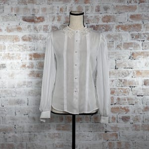 True Vintage 1980s Stitches by Marjorie de Martino White Solid Print Lace Collar Pleated Front Button Down Long Puff Sleeve Peasant Blouse