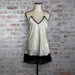 True Vintage 1990s Kristine Tyler Intimates Black and White Solid Print Lace Trim V-Neck Sleeveless Spaghetti Strap Sexy Negligee Nightgown