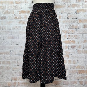True Vintage 90s Women’s Kensington Square Black Abstract Geometric Polka Dot Print Elastic Waist Below-The-Knee Length A-Line Midi Skirt