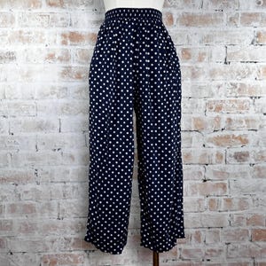 True Vintage 1990s Connections Related Separates Women’s Navy Blue and White Polka Dot Print High Rise Elastic Waist Cropped Capri Culottes