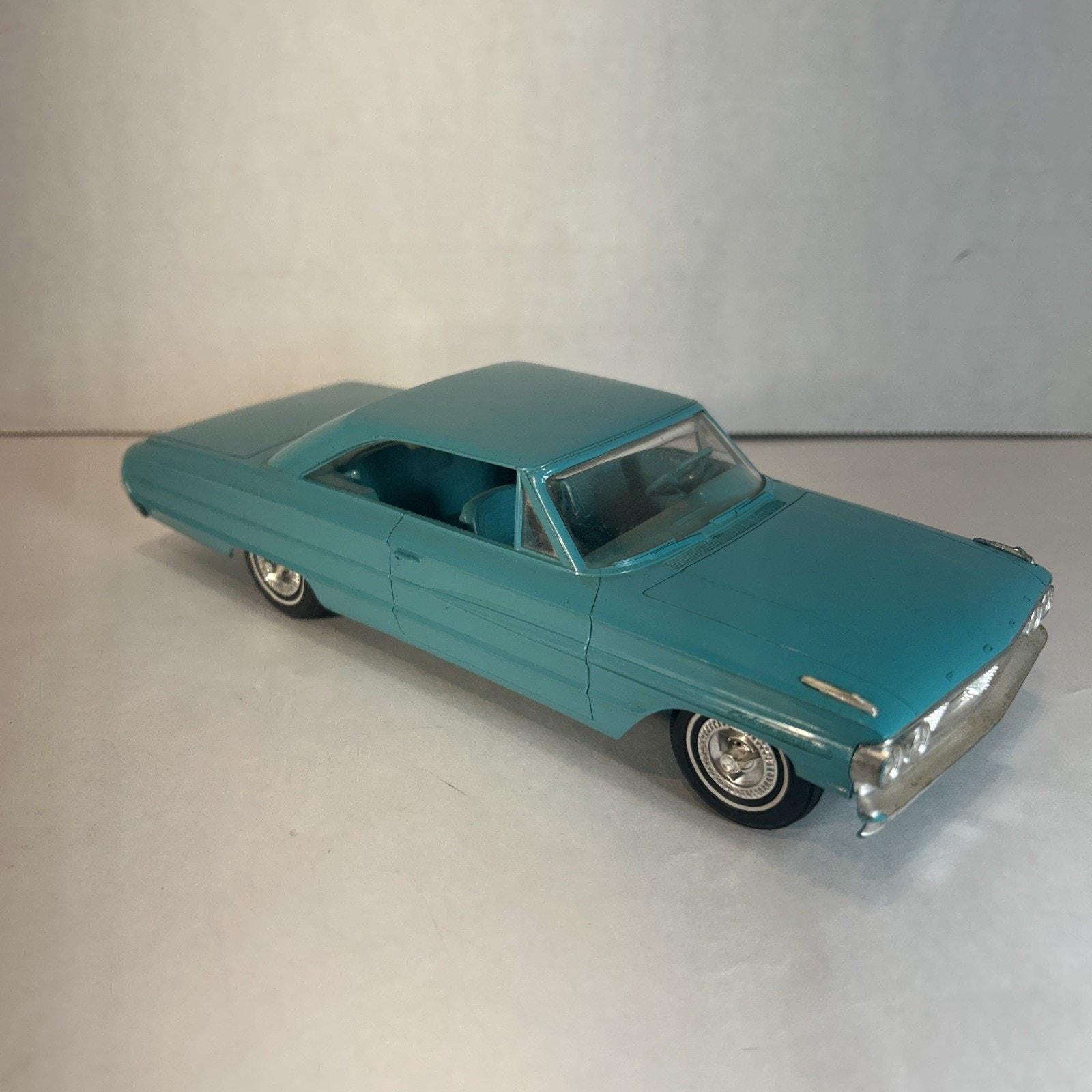 AMT 1964 Ford Galaxie 500 XL Promo Car Turquoise Plastic Model