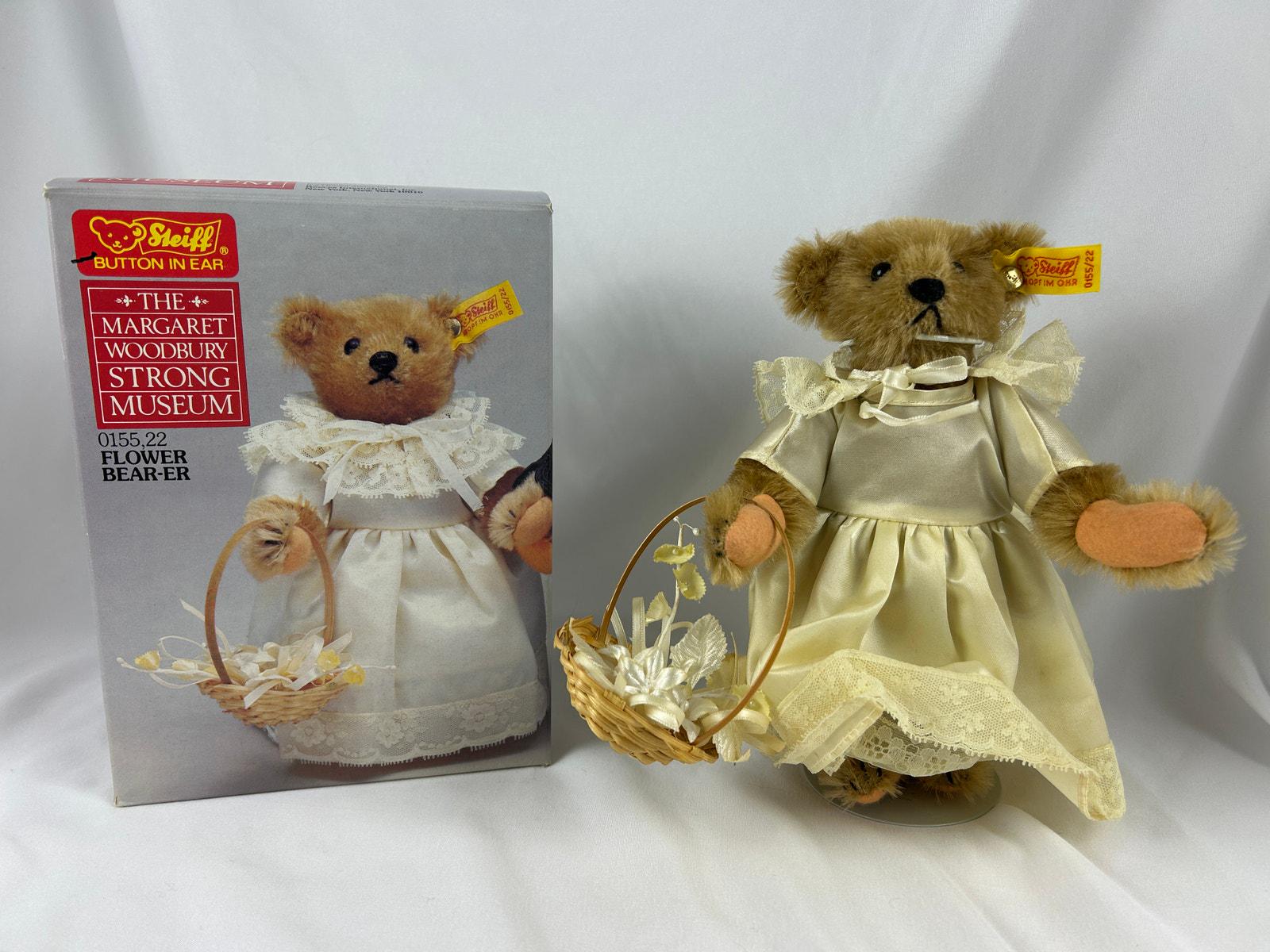 Steiff Flower Bearer 0155 22 Strong Museum Bear W Box Vintage