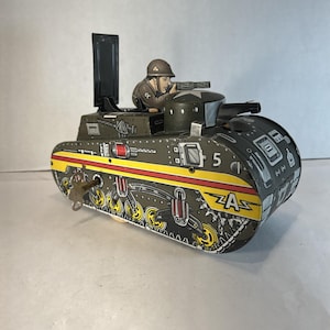 Vintage 1950s Marx Tin Litho Wind-Up Spark Army Tank Toy USA