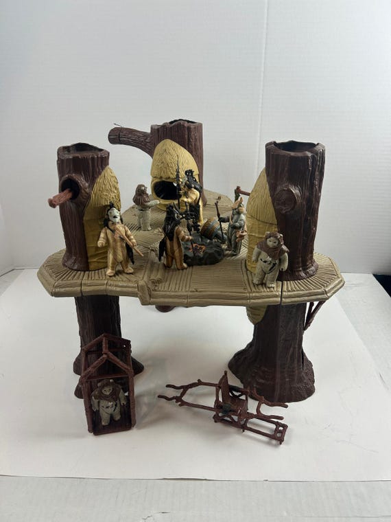 Star Wars Kenner Ewok Village Playset W/ 7 Ewok Figures