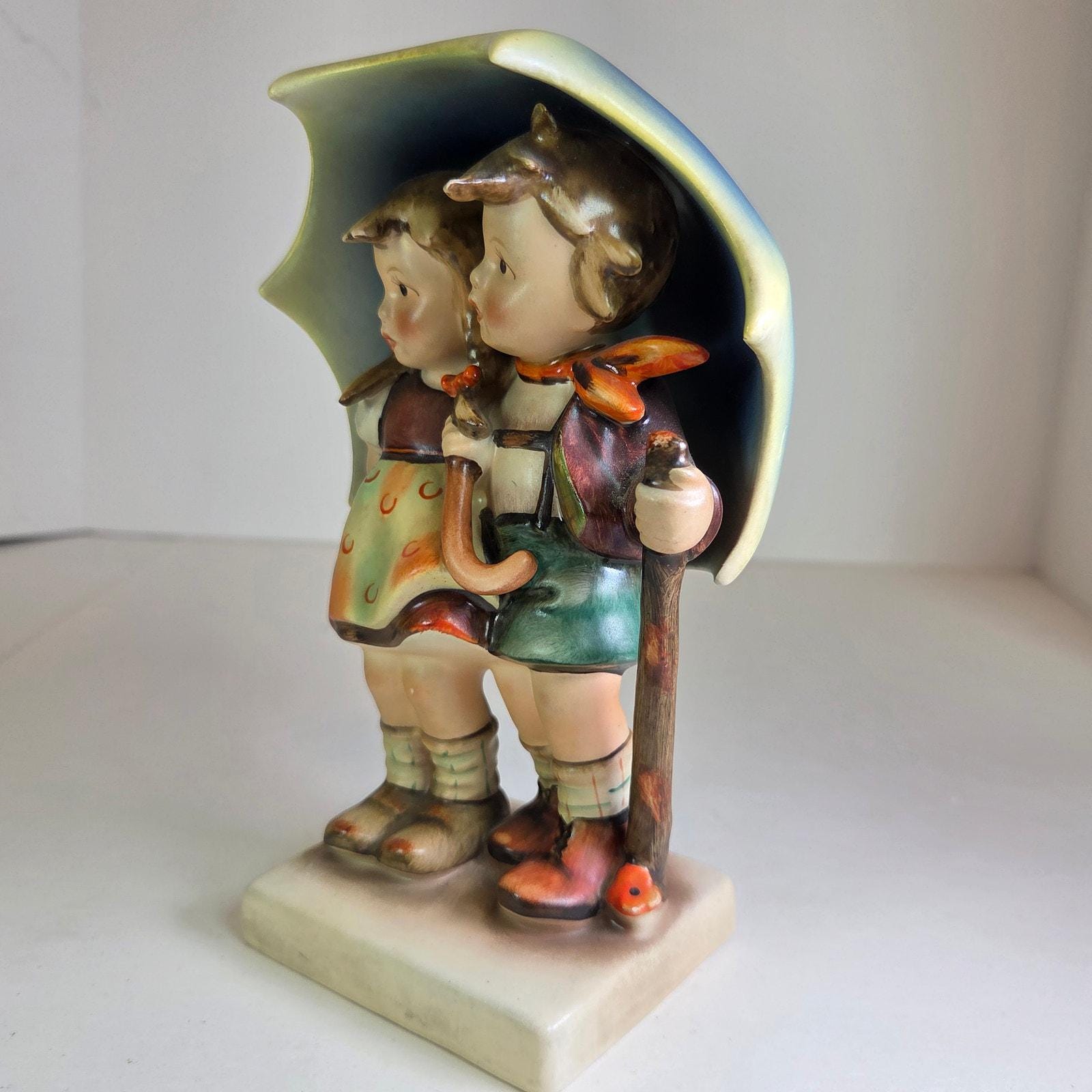 Goebel M.I. Hummel Stormy Weather #71 TMK2 Full Bee Germany 6.5