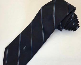 Gravata vintage Yves Saint Laurent YSL listrada com logotipo bordado, 142 cm x 7,6 cm