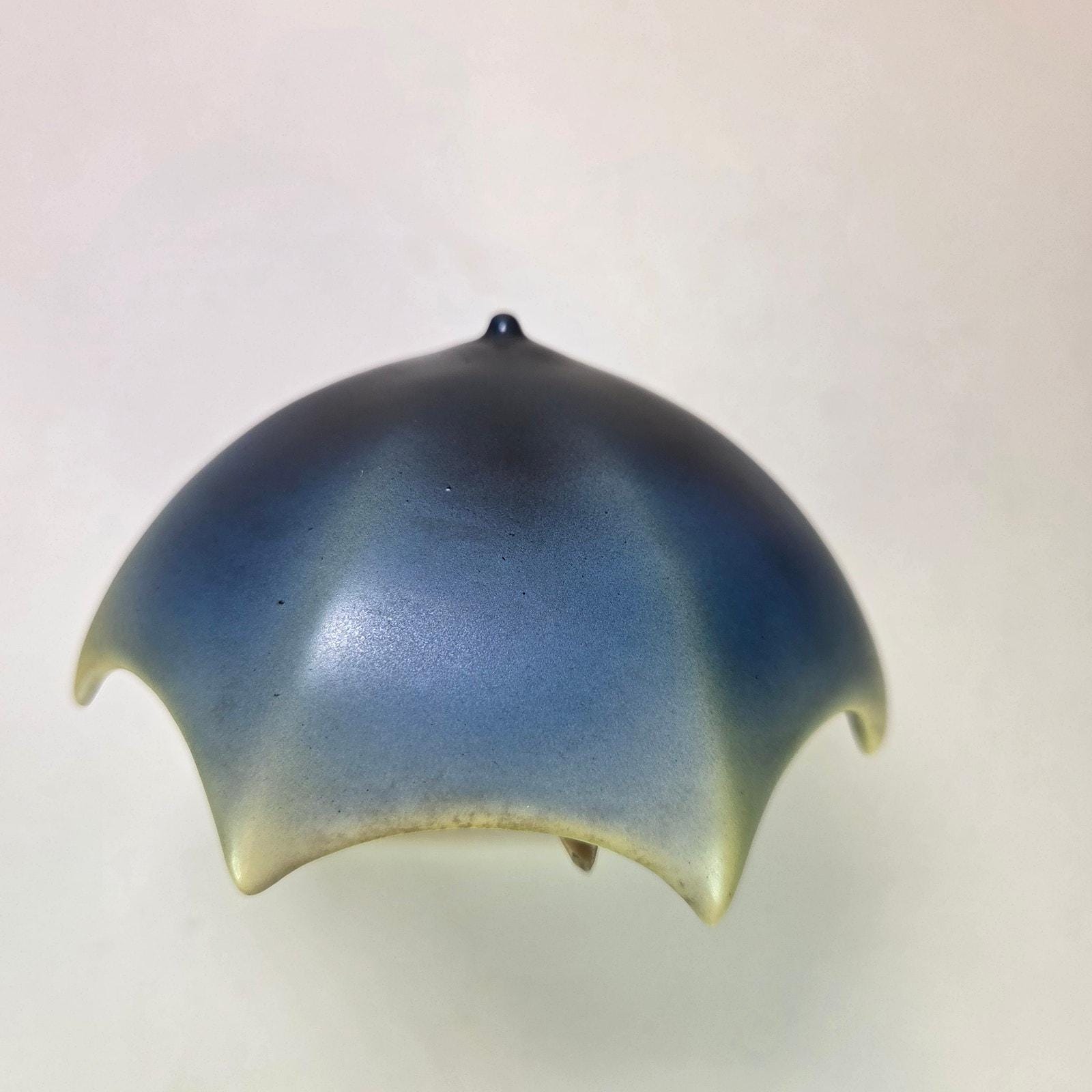 Goebel M.I. Hummel Stormy Weather #71 TMK2 Full Bee Germany 6.5