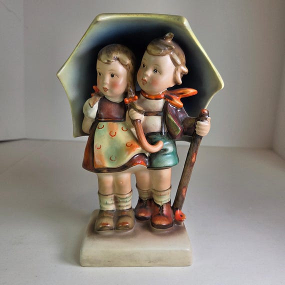 Goebel   『Stormy Weather』 Goebel M.I. Hummel Stormy Weather #71 TMK2 Full Bee Germany 6.5