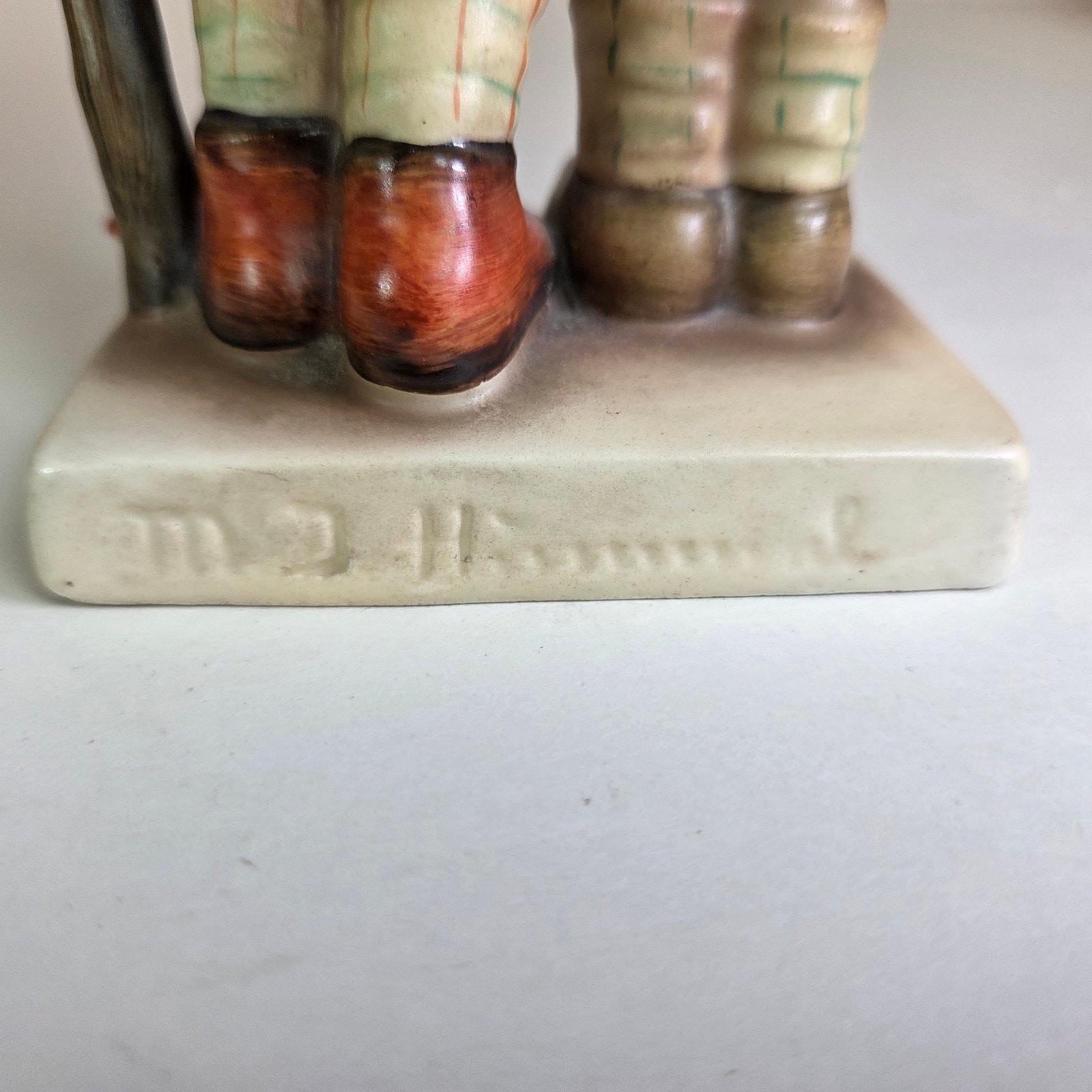 Goebel M.I. Hummel Stormy Weather #71 TMK2 Full Bee Germany 6.5 