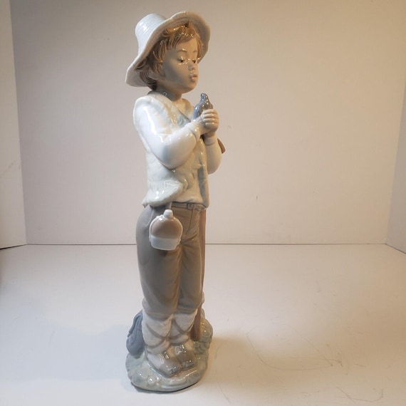 NAO by リヤドロ 鳥を抱く少年の置物 スペイン 磁器 1977年 高さ12