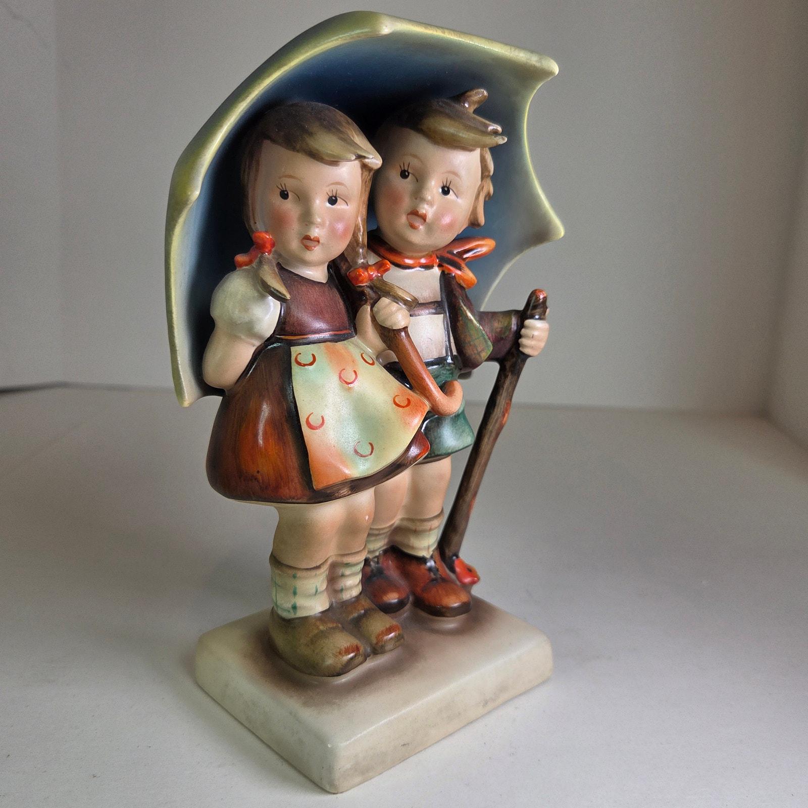 Goebel M.I. Hummel Stormy Weather #71 TMK2 Full Bee Germany 6.5
