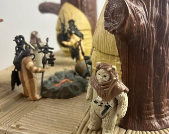 Star Wars Kenner Ewok Village Playset W/ 7 Ewok Figures