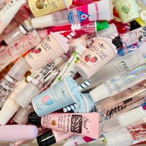 Lip Gloss Scoop Pack : Lip Care Gift Set image 2