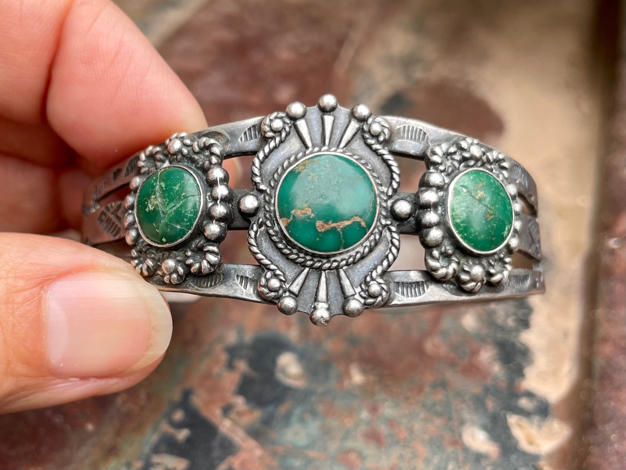 30g Fred Harvey Era Cerrillos Turquoise Bracelet (Cracked Stones), Vintage Native American Indian Jewelry Women, Old Pawn Cuff Southwestern 30g Fred Harvey Era Cerrillos Turquoise Bracelet (Cracked Stones), Vintage Native American Indian Jewelry Women, Old Pawn Cuff Southwestern