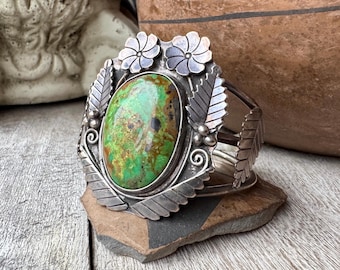 Vintage Green Turquoise Cuff Bracelet Approx Size 6, Sterling Silver Leaf Design