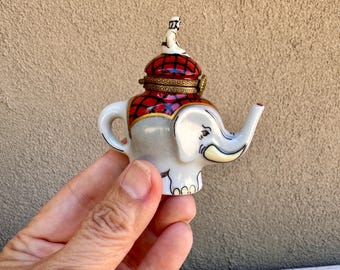 Limoges Porcelain Box Elephant Rider 2.75" Tall, Peint Main France D.G. No 96 Retired