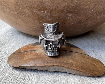 Vintage Sterling Silver Skeleton in Top Hat Biker Ring Approx Size 13, Day of Dead Jewelry