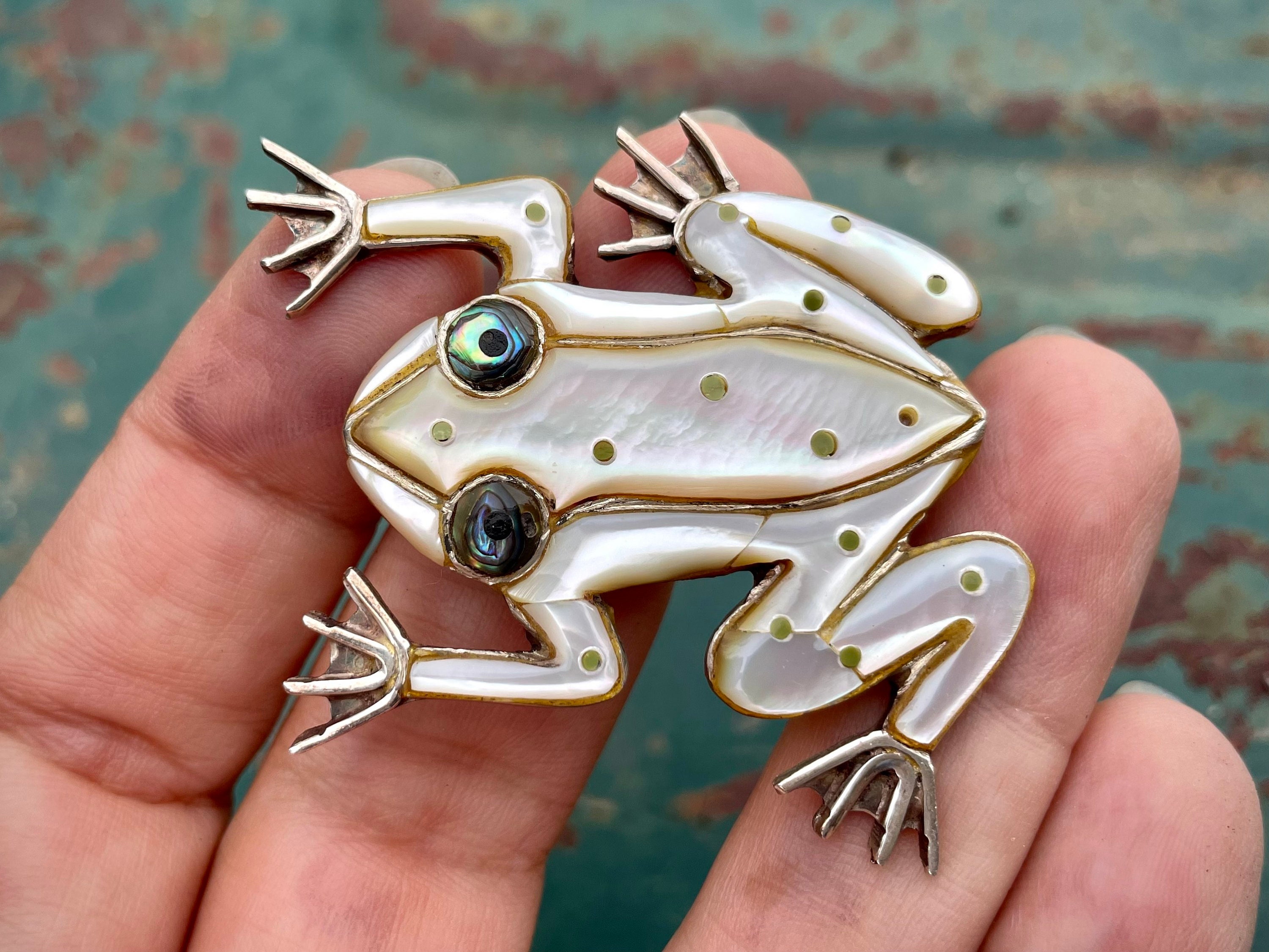 Fabulous Toad Native American Navajo Mother Of Pearl Sterling Silver Frog Pin Fabulous Toad Native American Navajo Mother Of Pearl Sterling Silver Frog Pin