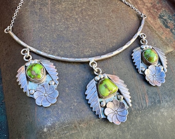 Green Turquoise Curved Bar Collar Necklace 18", Drop Pendants, Delicate Clasp