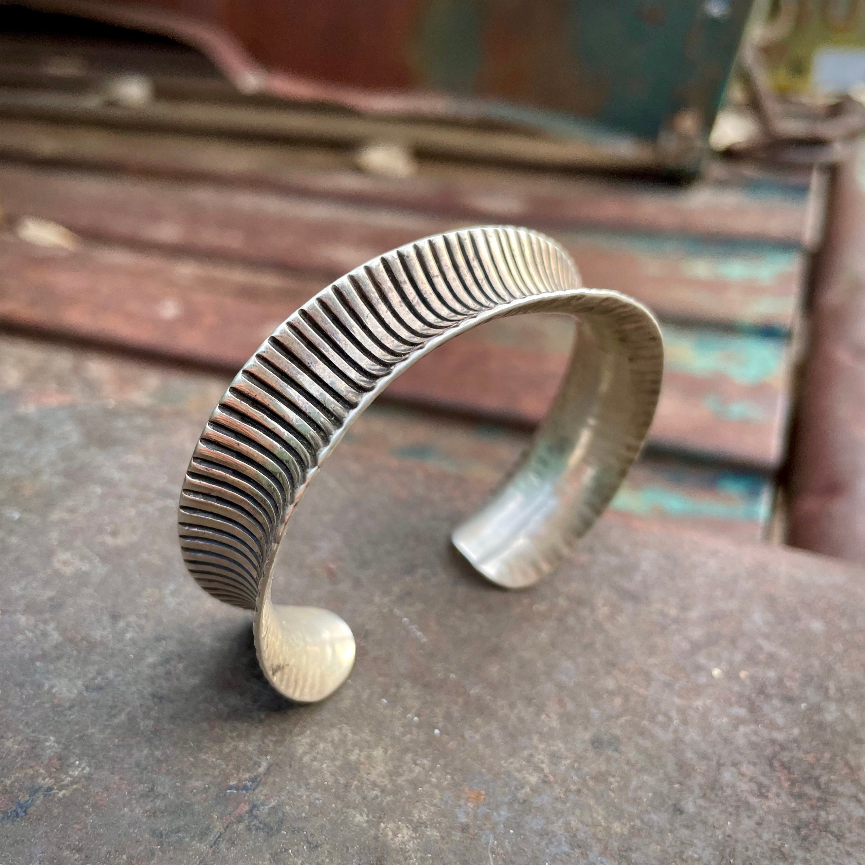 Curving Vintage Navajo Sterling Silver Bracelet Native American Curving Vintage Navajo Sterling Silver Bracelet Native American