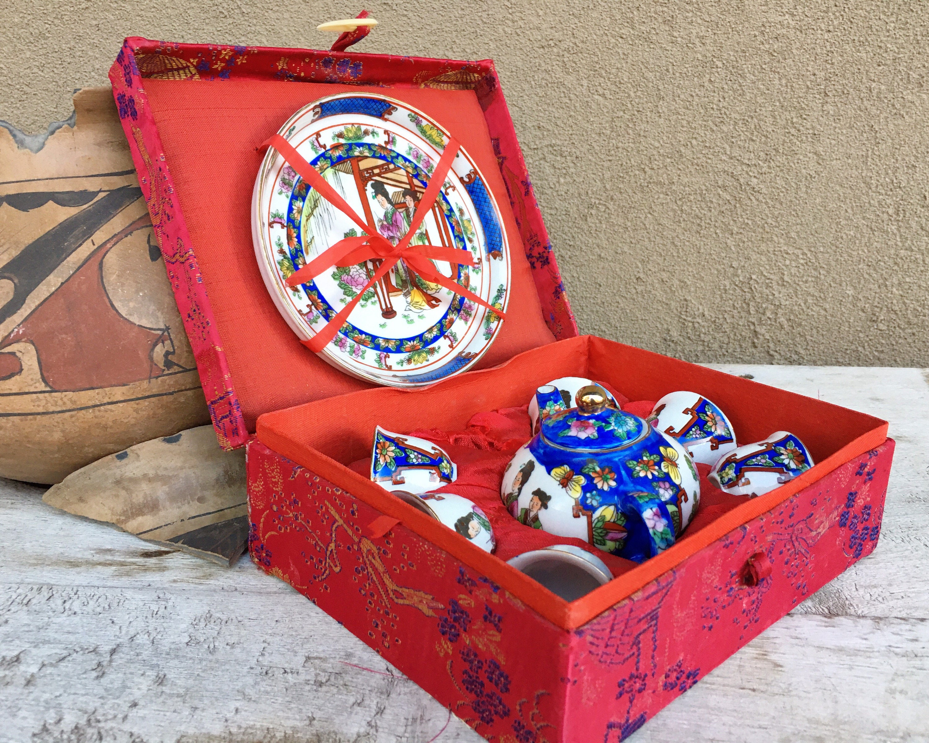 Tea box figurines polizkwik