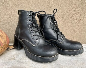 1990s Skechers Short Black Leather Platform Boots US Women's Size 9.5 (Run Small), Chunky Heel