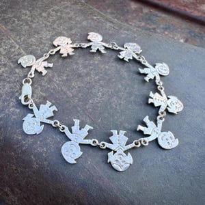 Vintage Children Holding Hands Sterling Silver Link Bracelet Approx 8&quot;, Estate Jewelry