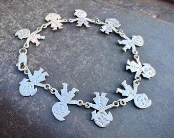 Vintage Children Holding Hands Sterling Silver Link Bracelet Approx 8", Estate Jewelry