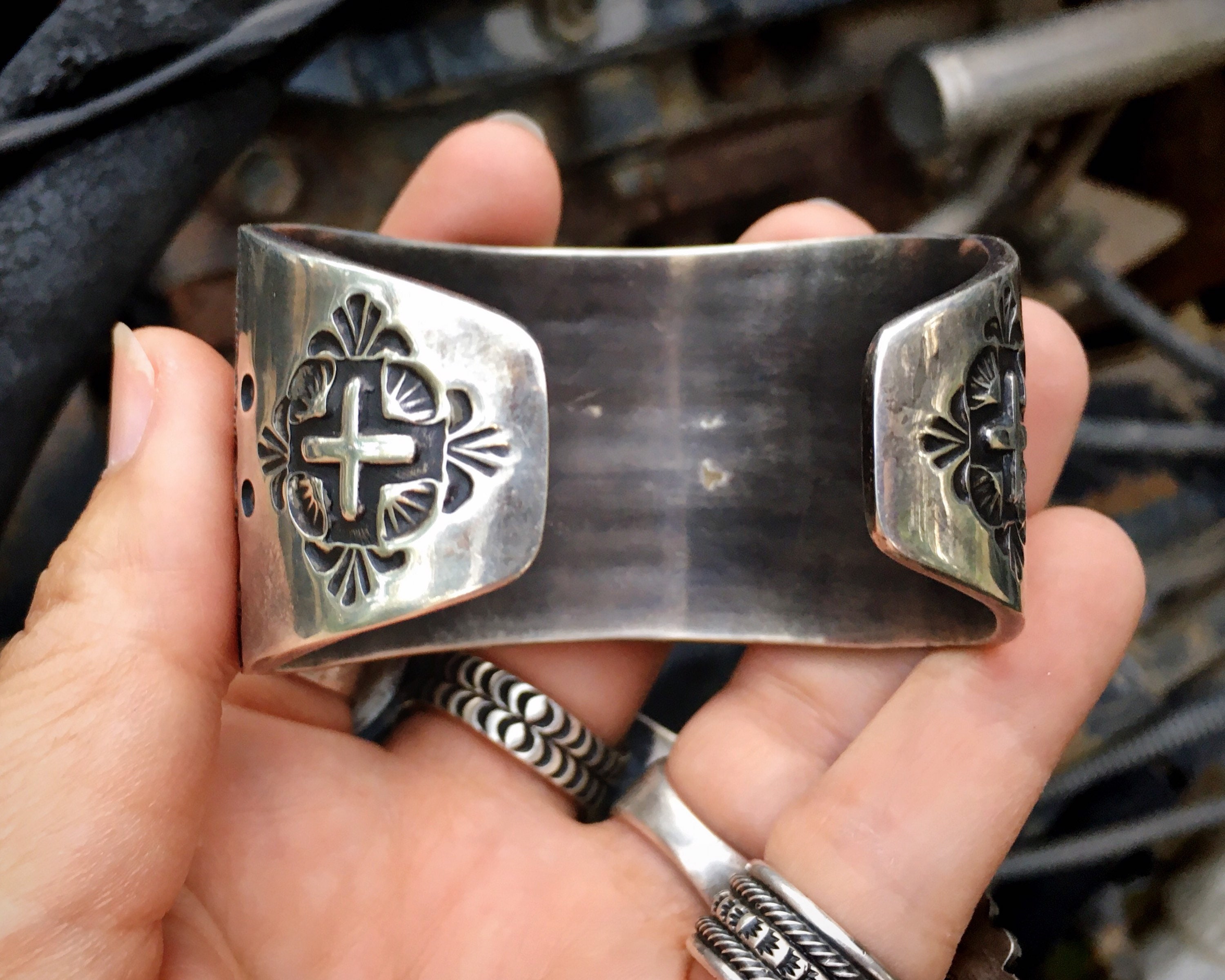 123g Navajo Elvira Bill Sterling Silver Cuff Bracelet Unisex 123g Navajo Elvira Bill Sterling Silver Cuff Bracelet Unisex