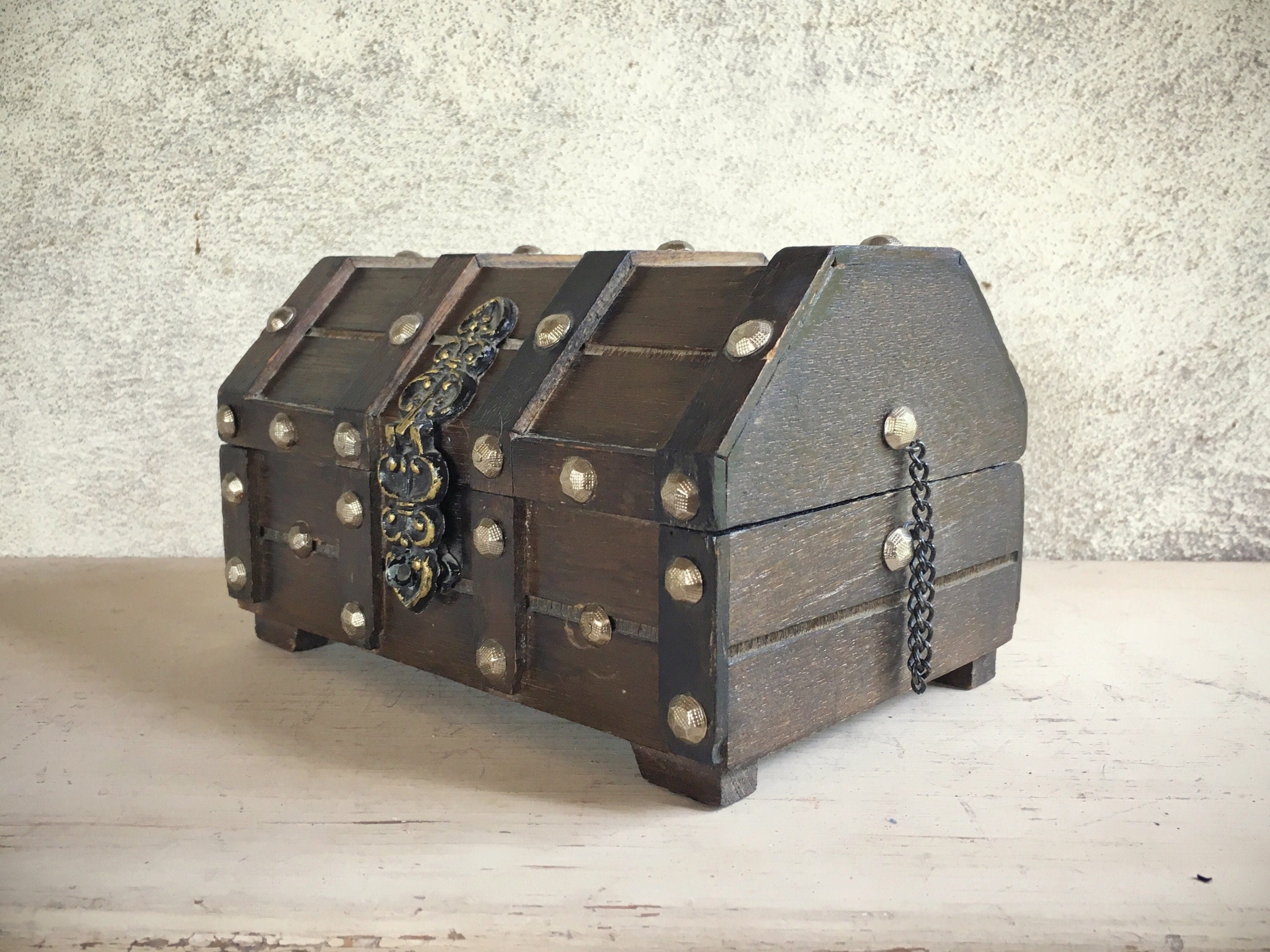 Vintage treasure chest Men's jewelry box red velvet interior humpback