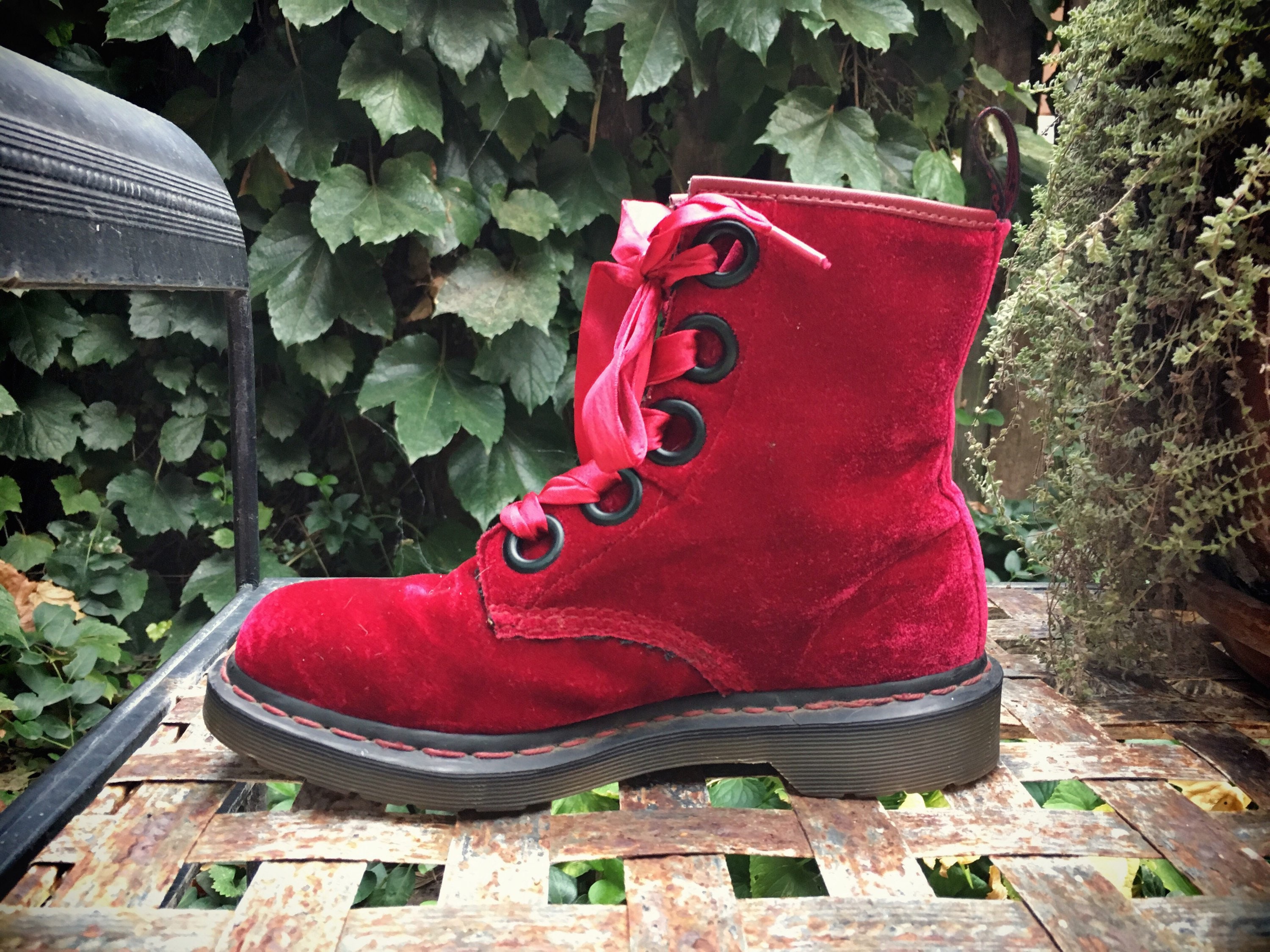Ambiguous Compressed Figure Red Velvet Dr Martens Boots Women Size 6 UK / Size 7.5 Cherry Red Doc  Martens 1460