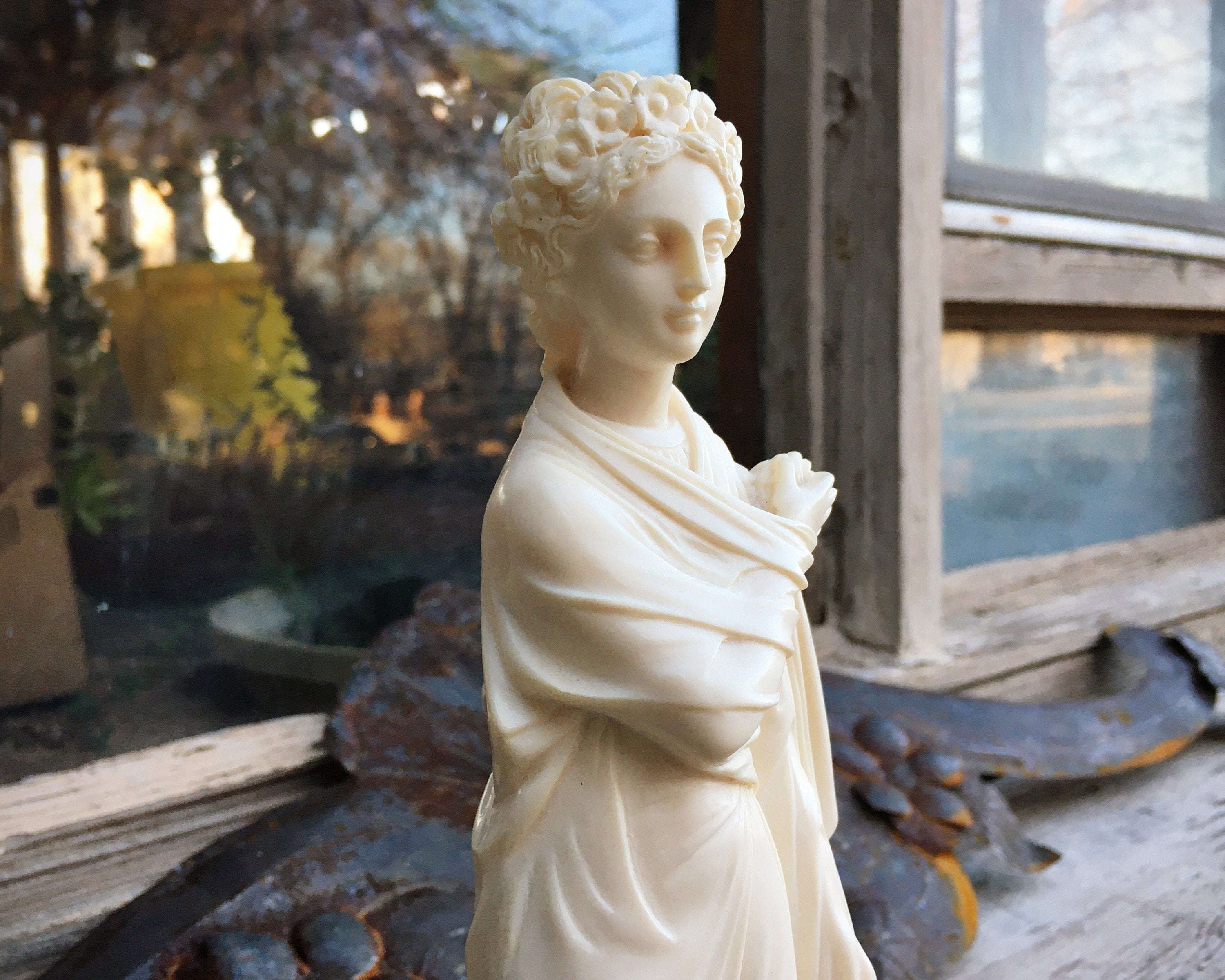 Albaster Sculpture of Classic Roman Goddess Flora Made in Italy by G.  Ruggeri, Greek Mythology, image size:3000x2400