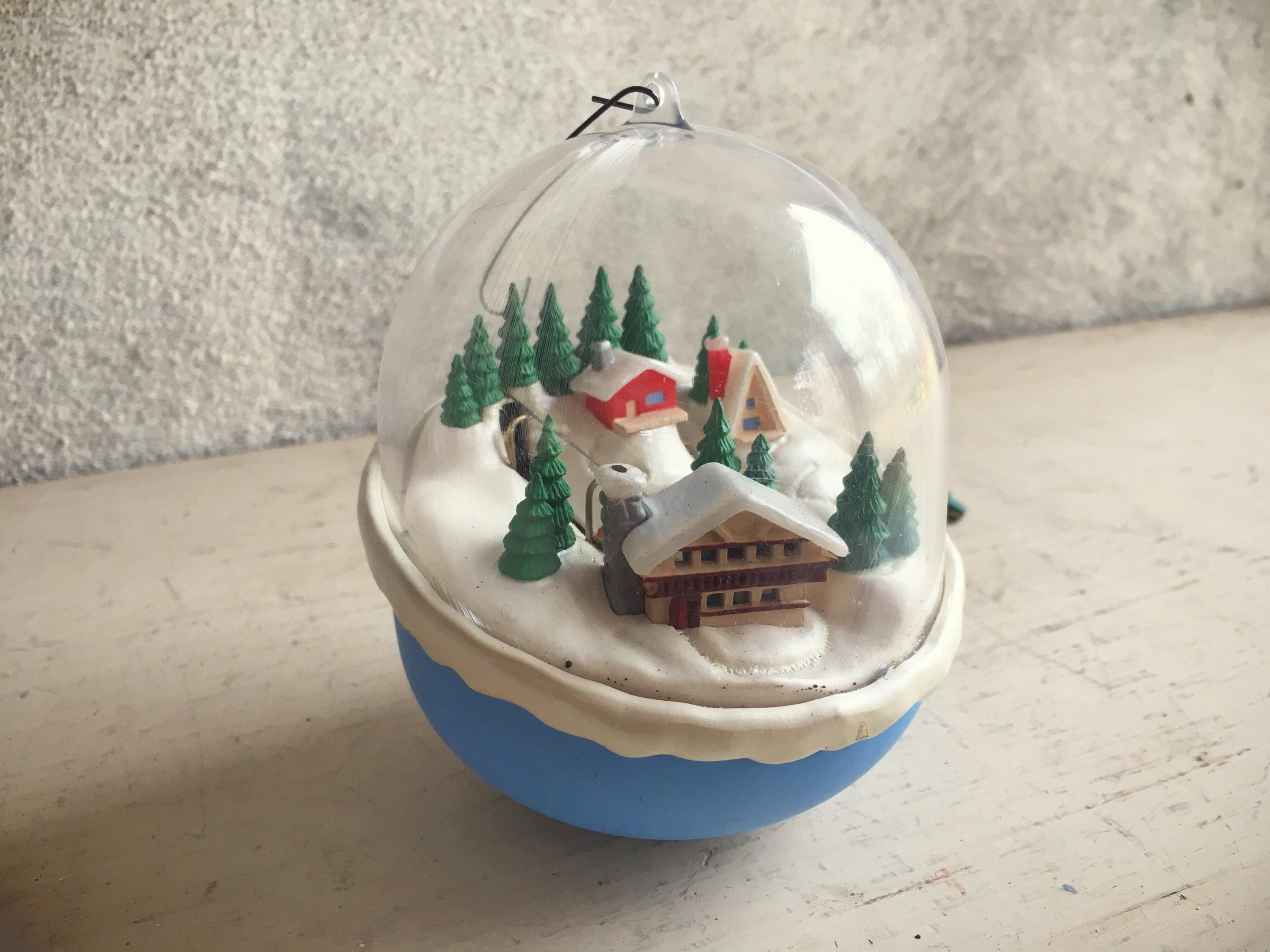 1991 Hallmark Ornament Ski Town Plug Christmas Light Ornament, Motion