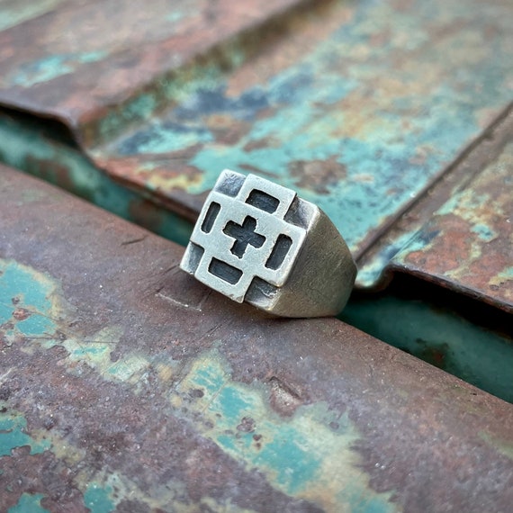 Vintage Sterling Silver Signet Ring with Equal-Ar… - image 7