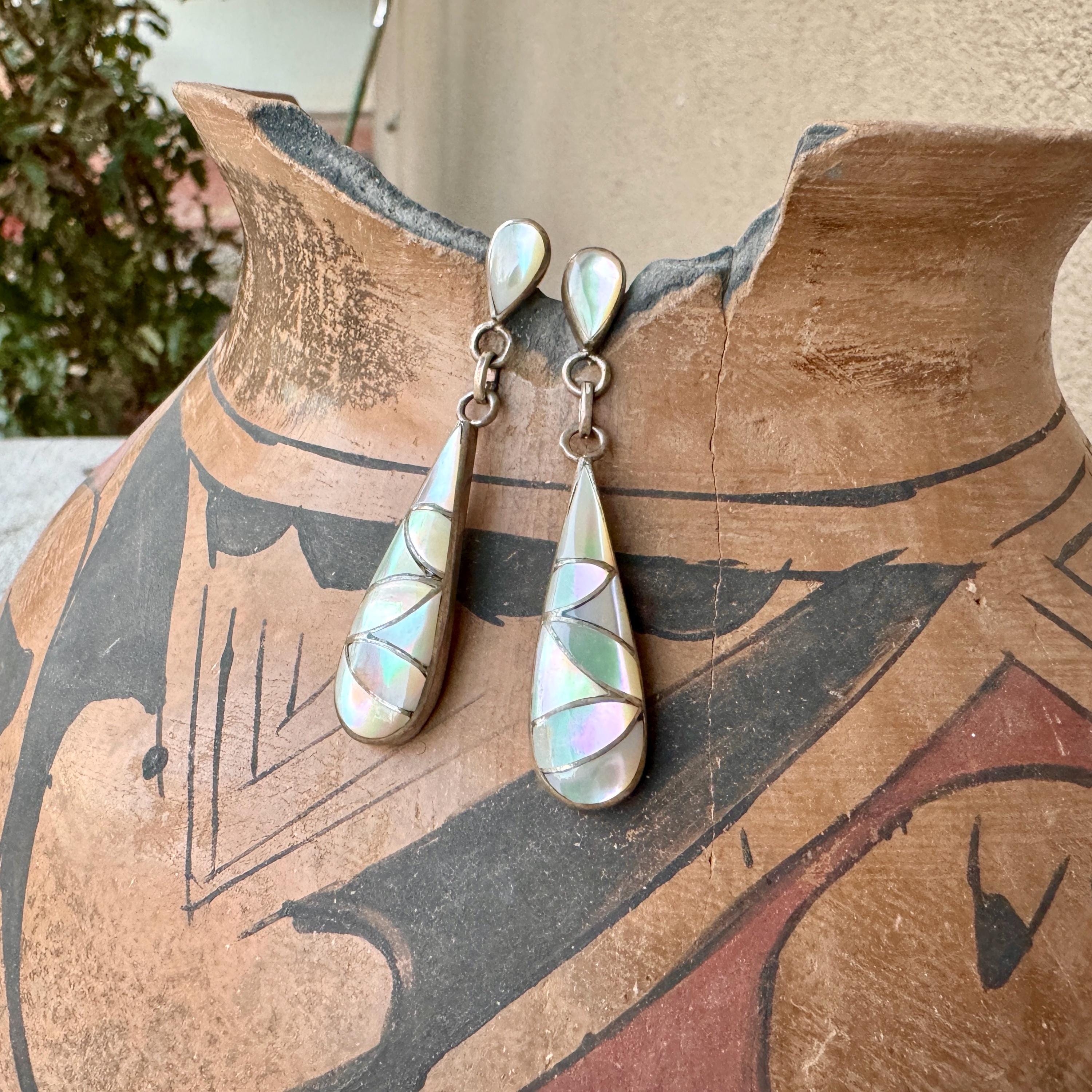 Exquisite Vintage Zuni Native American Teardrop Pearl Sterling Silver Earrings Exquisite Vintage Zuni Native American Teardrop Pearl Sterling Silver Earrings