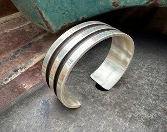Laguna Zuni O. Paquin Sterling Silver Bracelet Approx Size 7, Clean Line Overlay Design