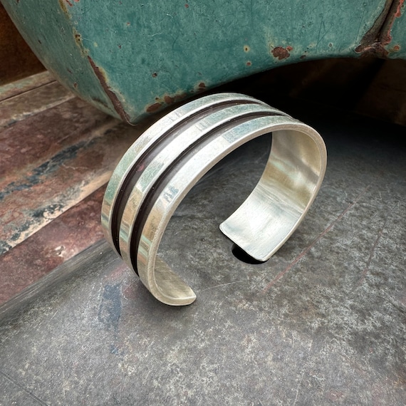 Superb Native American Laguna Signed Handcarved Sterling Silver Smooth Bracelet Superb Native American Laguna Signed Handcarved Sterling Silver Smooth Bracelet