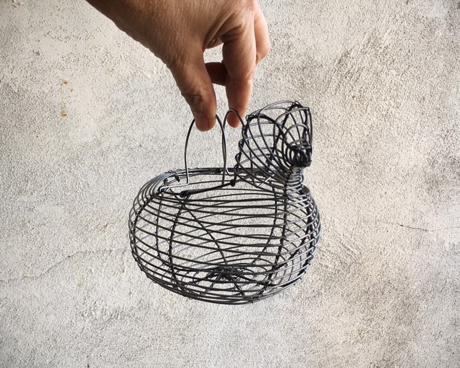 Vintage Primitive Farmhouse Chicken Wire Wicker Egg Basket Country Kitchen  Decor For Sale at 1stDibs