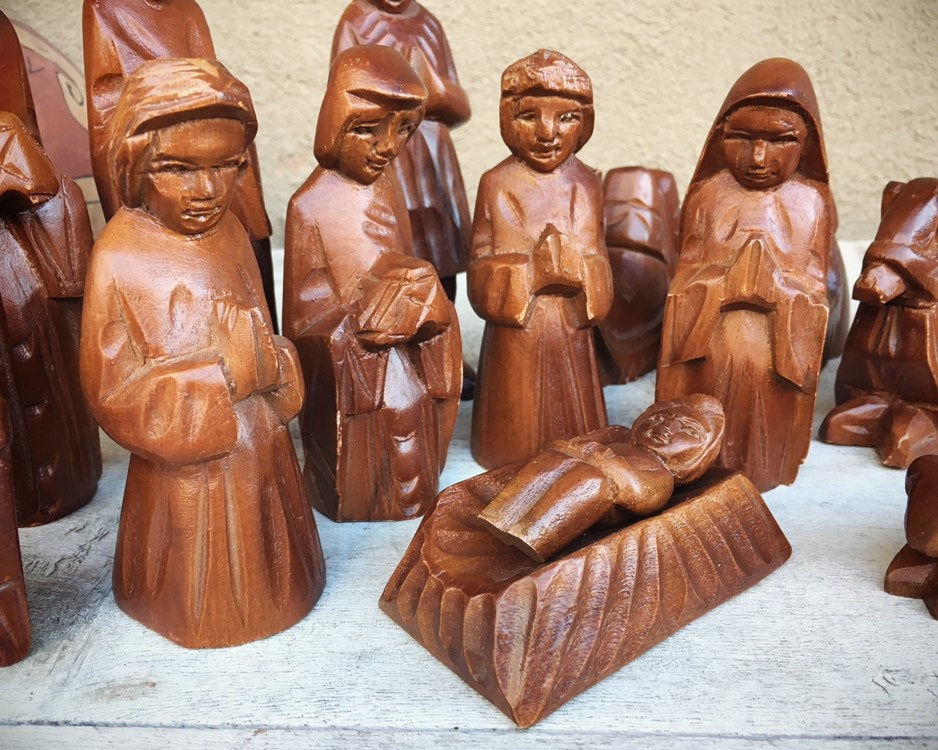 Vintage Hand Carved Wood 16 Pieces Christmas Nativity Set Baby Jesus