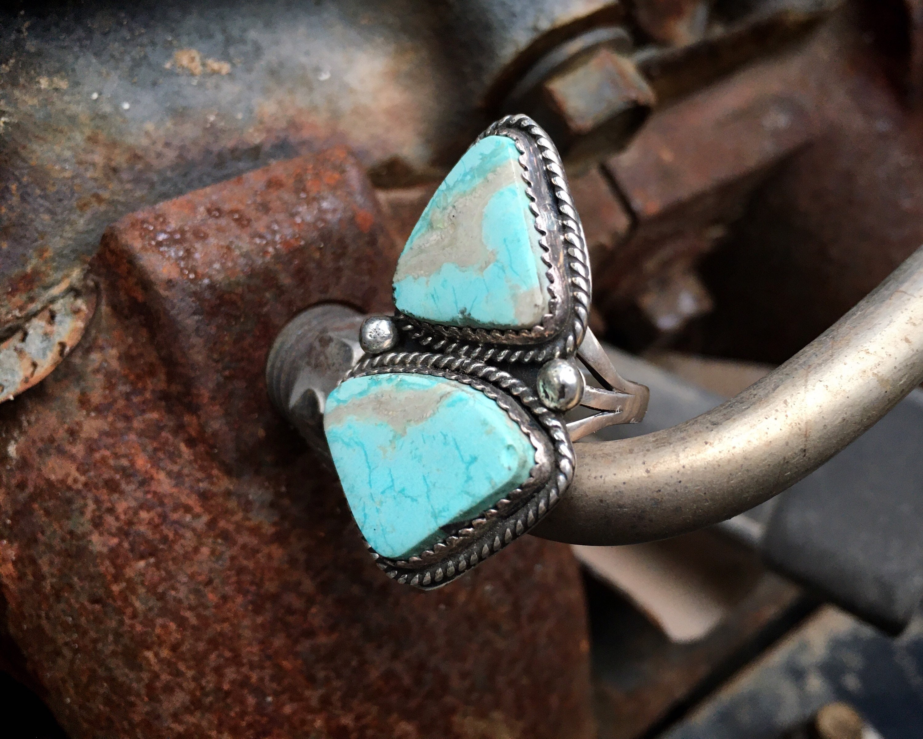 Magnificent Vintage Native American Navajo Triangular Turquoise Sterling Silver Ring Magnificent Vintage Native American Navajo Triangular Turquoise Sterling Silver Ring