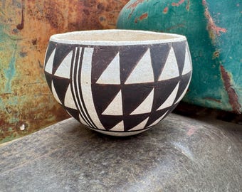 Vintage Acoma Pot Jar Small Approx 2.5" Tall Signed Lori Garcia, Native American Indian Art