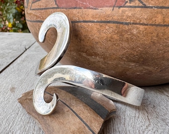 Oscar Escorcia Taxco Sterling Silver Hinged Clamper Bracelet Approx Size 7, Mexican Bangle