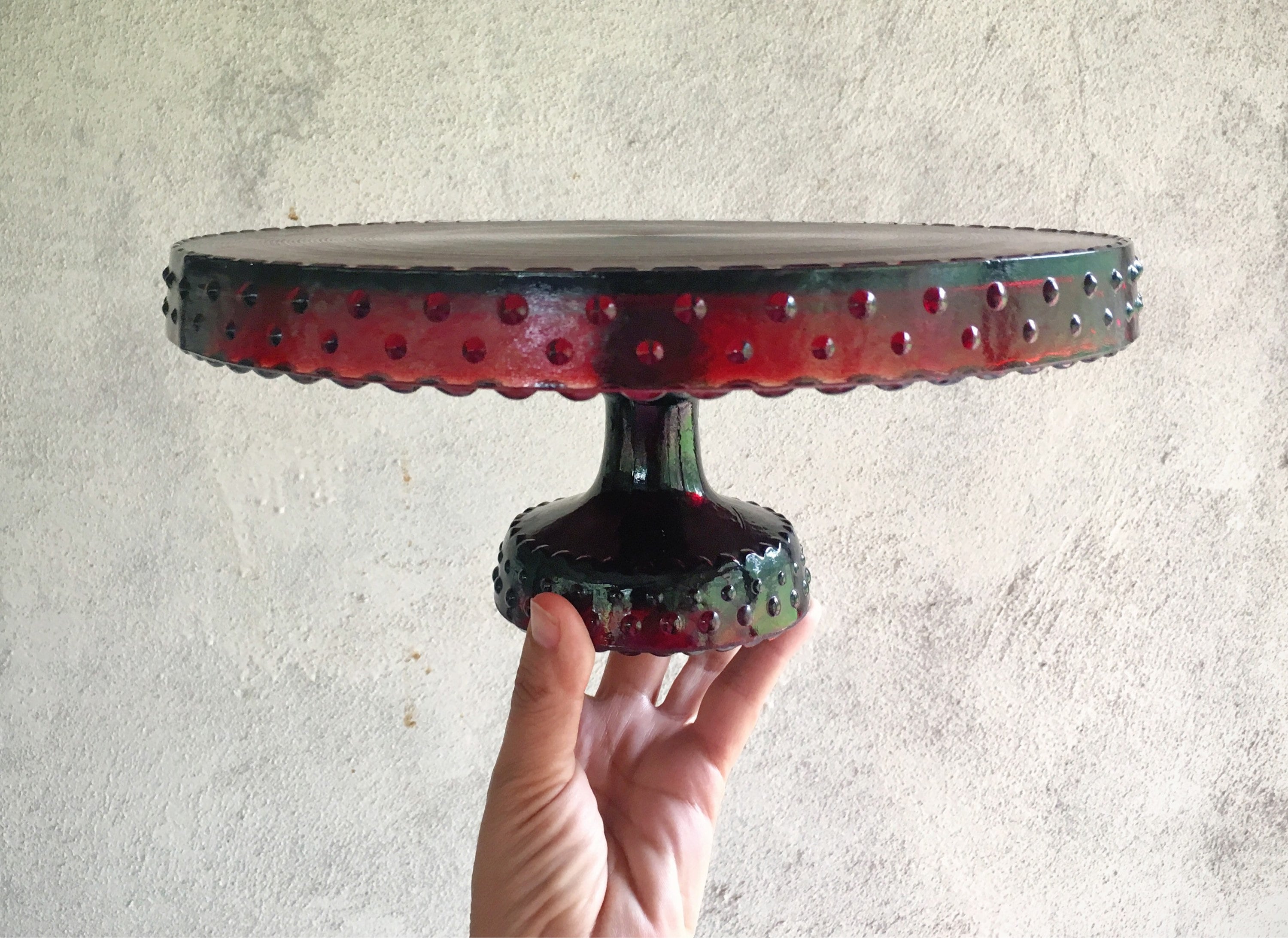 Hobnail cake clearance stand