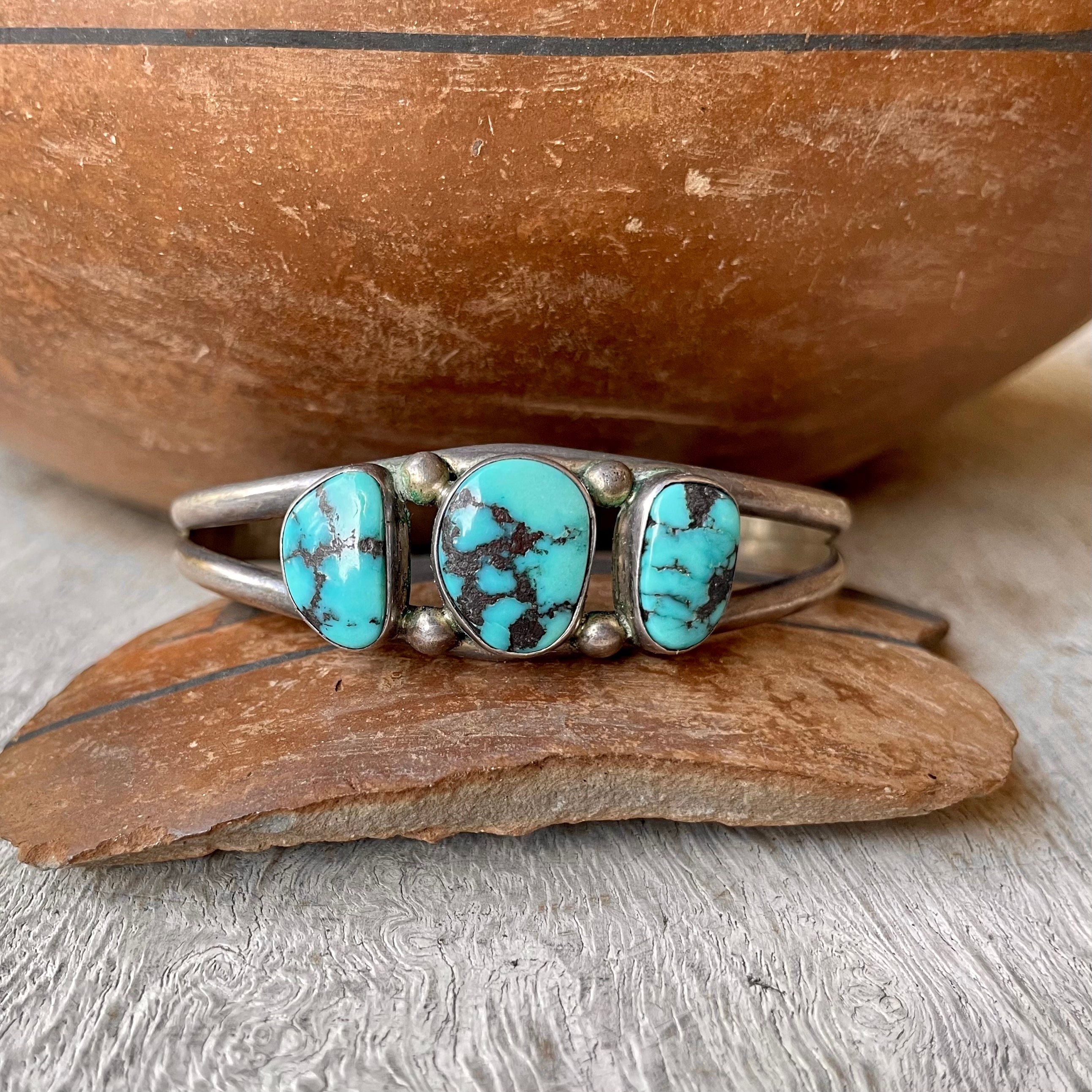 Earlier Vintage Navajo 'Hachita Turquoise' Native American Jewelry Silver Swirl Bracelet Earlier Vintage Navajo 'Hachita Turquoise' Native American Jewelry Silver Swirl Bracelet