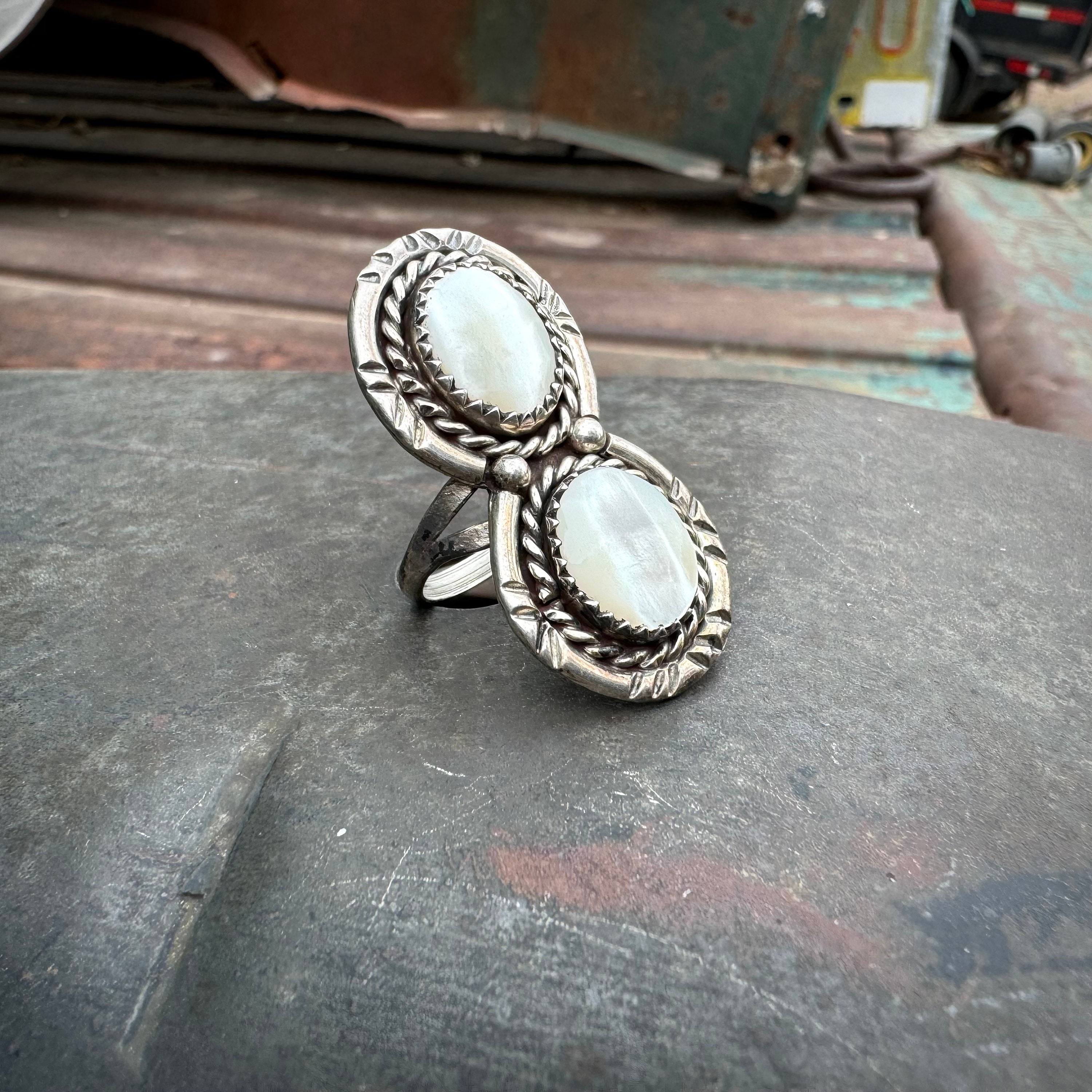 Special Vintage Native American Navajo Mother Of Pearl Sterling Silver Ring Special Vintage Native American Navajo Mother Of Pearl Sterling Silver Ring